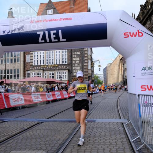 13.09.2026 - 21. swb-Marathon Bremen Tim E. http://msf.ph/oto/10321529 13.09.2026 10:59:02 Ziel 10254, 10485, 10794, 10832, 10948, 11030, 11189, 11228, 11488, 11743, 11955, 12176, 12237, 12320, 12414, 12505 meine-sportfotos.de