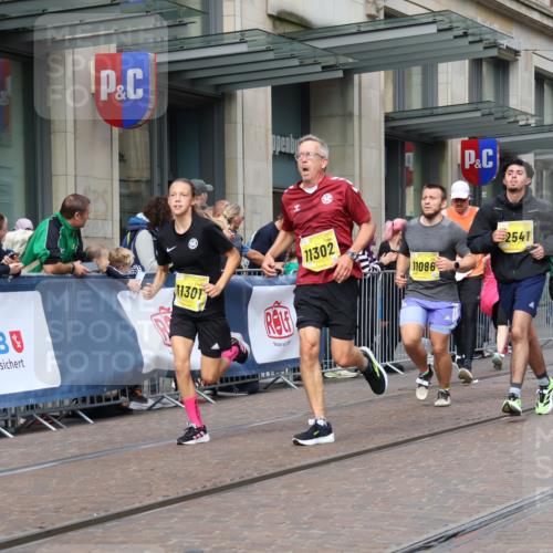 13.09.2026 - 21. swb-Marathon Bremen Strokosch-Dieckow http://msf.ph/oto/10321556 13.09.2026 10:59:09 Ziel 10147, 10377, 10492, 10745, 10922, 11086, 11125, 11151, 11207, 11301, 11302, 11500, 11519, 11594, 11873, 12267, 12295, 12481, 12527, 12537, 12541, 10254, 10383, 10415, 10427, 10477, 10485, 10668, 10787, 10794, 10832, 10843, 10948, 11034, 11125, 11267, 11278, 11301, 11302, 11602, 11913, 12015, 12118, 12127, 12130, 12131, 12176, 12200, 12271, 12297, 12414 meine-sportfotos.de
