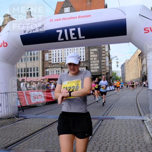 13.09.2026 - 21. swb-Marathon Bremen Tim E. http://msf.ph/oto/10321558 13.09.2026 10:59:03 Ziel 10254, 10485, 10794, 10832, 10948, 11030, 11189, 11228, 11488, 11743, 11955, 12130, 12176, 12237, 12320, 12414, 12505 meine-sportfotos.de