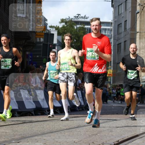 13.09.2026 - 21. swb-Marathon Bremen Strokosch-Dieckow http://msf.ph/oto/10321717 13.09.2026 13:09:06 Ziel 715, 3110, 3276, 3330, 4033, 5377, 5517, 5696, 6842, 6906, 7064, 7121, 8555, 9240, 9411, 9702, 9867, 9906, 9911, 1241, 2291, 2909, 3197, 4895, 4898, 5383, 8759, 8830, 9866, 9904, 10044 meine-sportfotos.de