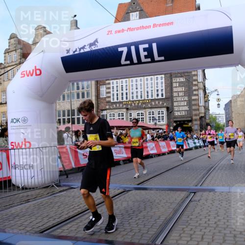 13.09.2026 - 21. swb-Marathon Bremen Tim E. http://msf.ph/oto/10321801 13.09.2026 10:59:09 Ziel 10254, 10383, 10477, 10485, 10787, 10794, 10832, 10843, 10948, 11034, 11228, 11267, 11278, 11488, 11602, 11743, 12127, 12130, 12131, 12176, 12271, 12414 meine-sportfotos.de