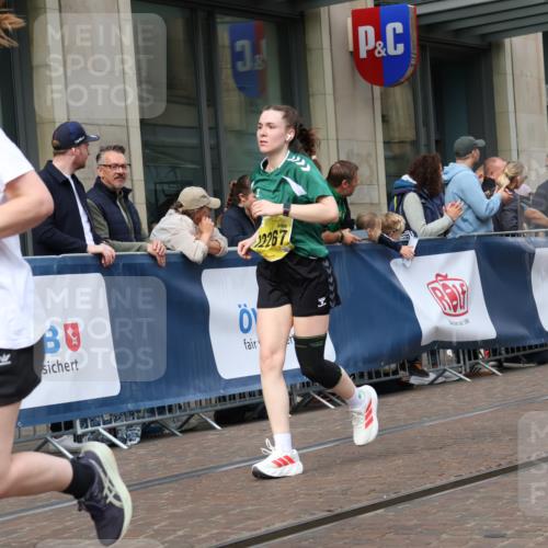 13.09.2026 - 21. swb-Marathon Bremen Strokosch-Dieckow http://msf.ph/oto/10321807 13.09.2026 10:59:13 Ziel 10147, 10377, 10745, 10922, 10928, 10929, 11151, 11207, 11419, 11500, 11501, 11519, 11594, 11873, 12267, 12295, 12481, 12527, 12537, 10383, 10415, 10427, 10477, 10492, 10668, 10787, 10843, 11034, 11086, 11125, 11267, 11278, 11301, 11302, 11500, 11602, 11913, 12015, 12118, 12127, 12130, 12131, 12200, 12271, 12297, 12414, 12541 meine-sportfotos.de