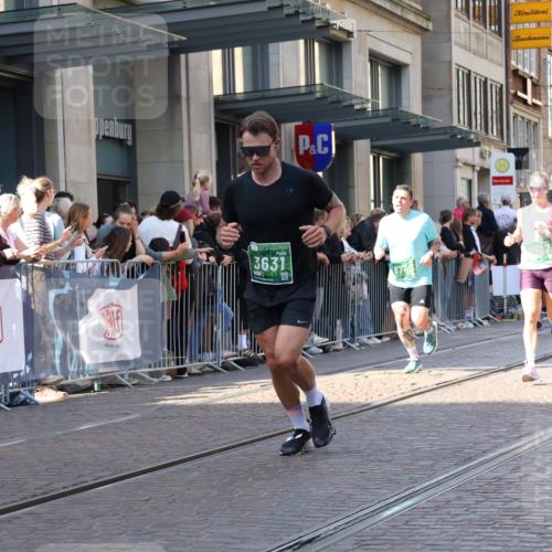 13.09.2026 - 21. swb-Marathon Bremen Strokosch-Dieckow http://msf.ph/oto/10321809 13.09.2026 13:18:22 Ziel 465, 2055, 2324, 2948, 3631, 4120, 4413, 4642, 5277, 5867, 6293, 6294, 6787, 6818, 7104, 7163, 7245, 7602, 7731, 8404, 8540, 8743, 8872, 9019, 9275, 9327, 9833, 1146, 1419, 1872, 2260, 2671, 3241, 3458, 3514, 3634, 4131, 4733, 5292, 5307, 5460, 5695, 5948, 6152, 6290, 6448, 7491, 7954, 8094, 8943, 8944, 9134, 9609, 10065, 13150 meine-sportfotos.de