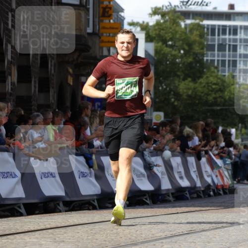 13.09.2026 - 21. swb-Marathon Bremen Strokosch-Dieckow http://msf.ph/oto/10321885 13.09.2026 13:09:12 Ziel 1925, 3110, 3330, 4033, 4384, 5377, 5517, 5636, 5696, 6906, 7262, 8555, 9240, 9411, 9702, 9867, 9906, 9911, 1034, 1241, 3197, 4895, 5111, 8759, 9789, 9866, 9904 meine-sportfotos.de