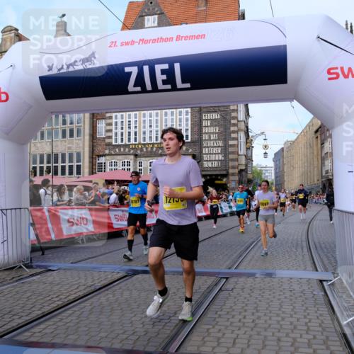 13.09.2026 - 21. swb-Marathon Bremen Tim E. http://msf.ph/oto/10321903 13.09.2026 10:59:12 Ziel 10254, 10383, 10427, 10477, 10485, 10787, 10794, 10832, 10843, 10948, 11034, 11228, 11267, 11278, 11488, 11602, 12015, 12127, 12130, 12131, 12176, 12271, 12297, 12414 meine-sportfotos.de