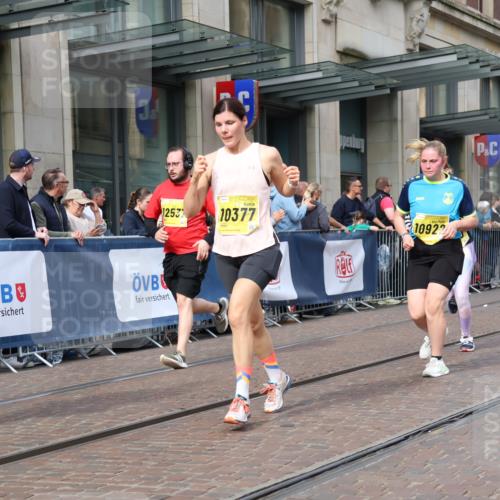 13.09.2026 - 21. swb-Marathon Bremen Strokosch-Dieckow http://msf.ph/oto/10321999 13.09.2026 10:59:20 Ziel 10147, 10236, 10355, 10377, 10669, 10745, 10922, 10928, 10929, 11054, 11056, 11089, 11151, 11194, 11207, 11419, 11501, 11519, 11594, 11803, 11873, 12138, 12242, 12243, 12295, 12480, 12481, 12527, 10377, 10383, 10415, 10427, 10477, 10492, 10668, 10843, 11034, 11086, 11125, 11301, 11302, 11500, 11602, 11873, 11913, 12015, 12118, 12127, 12200, 12267, 12297, 12537, 12541 meine-sportfotos.de
