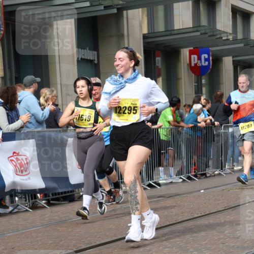 13.09.2026 - 21. swb-Marathon Bremen Strokosch-Dieckow http://msf.ph/oto/10322084 13.09.2026 10:59:23 Ziel 10147, 10236, 10355, 10669, 10691, 10745, 10928, 10929, 11054, 11056, 11089, 11151, 11194, 11207, 11419, 11501, 11519, 11594, 11803, 11904, 12138, 12242, 12243, 12295, 12388, 12480, 12481, 12527, 10377, 10415, 10427, 10492, 10668, 10922, 11086, 11125, 11301, 11302, 11500, 11873, 11913, 12118, 12200, 12267, 12297, 12537, 12541 meine-sportfotos.de