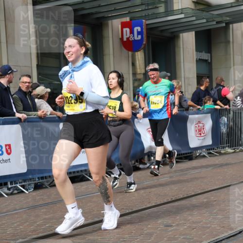 13.09.2026 - 21. swb-Marathon Bremen Strokosch-Dieckow http://msf.ph/oto/10322143 13.09.2026 10:59:24 Ziel 10147, 10236, 10355, 10669, 10691, 10745, 10928, 10929, 11054, 11056, 11089, 11151, 11194, 11207, 11419, 11501, 11519, 11594, 11637, 11803, 11904, 12138, 12242, 12243, 12295, 12388, 12480, 12481, 12527, 10377, 10415, 10492, 10668, 10922, 11086, 11125, 11301, 11302, 11500, 11873, 11913, 12118, 12200, 12267, 12295, 12297, 12537, 12541 meine-sportfotos.de