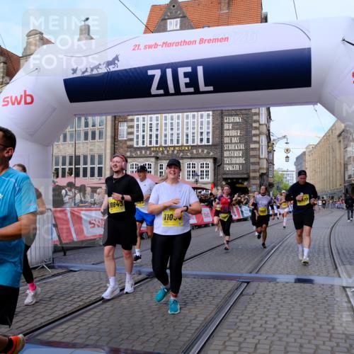 13.09.2026 - 21. swb-Marathon Bremen Tim E. http://msf.ph/oto/10322173 13.09.2026 10:59:16 Ziel 10254, 10383, 10415, 10427, 10477, 10485, 10787, 10794, 10832, 10843, 10948, 11034, 11267, 11278, 11602, 11913, 12015, 12127, 12130, 12131, 12176, 12271, 12297, 12414 meine-sportfotos.de