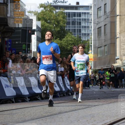 13.09.2026 - 21. swb-Marathon Bremen Strokosch-Dieckow http://msf.ph/oto/10322203 13.09.2026 13:09:22 Ziel 1925, 2287, 2291, 2909, 3330, 4384, 4898, 5383, 5517, 5636, 5696, 6906, 7262, 8120, 8830, 9906, 9911, 10044, 4473, 5111, 6652, 9789 meine-sportfotos.de