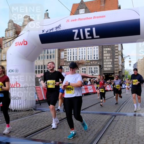 13.09.2026 - 21. swb-Marathon Bremen Tim E. http://msf.ph/oto/10322210 13.09.2026 10:59:16 Ziel 10254, 10383, 10415, 10427, 10477, 10485, 10787, 10794, 10832, 10843, 10948, 11034, 11267, 11278, 11602, 11913, 12015, 12127, 12130, 12131, 12176, 12271, 12297, 12414 meine-sportfotos.de
