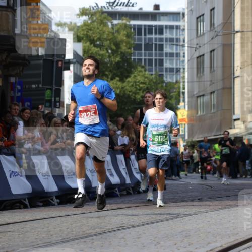 13.09.2026 - 21. swb-Marathon Bremen Strokosch-Dieckow http://msf.ph/oto/10322214 13.09.2026 13:09:22 Ziel 1925, 2287, 2291, 2909, 3330, 4384, 4898, 5383, 5517, 5636, 5696, 6906, 7262, 8120, 8830, 9906, 9911, 10044, 4473, 5111, 6652, 9789 meine-sportfotos.de