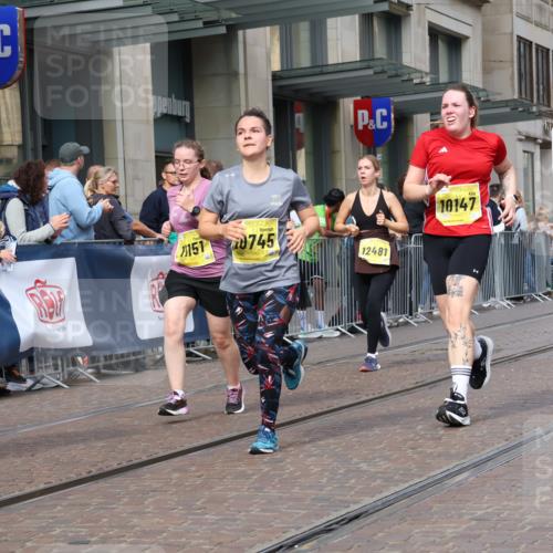 13.09.2026 - 21. swb-Marathon Bremen Strokosch-Dieckow http://msf.ph/oto/10322236 13.09.2026 10:59:26 Ziel 10147, 10236, 10355, 10669, 10691, 10745, 10928, 10929, 11054, 11056, 11089, 11194, 11207, 11419, 11427, 11501, 11519, 11594, 11637, 11803, 11904, 12138, 12238, 12239, 12242, 12243, 12388, 12480, 12481, 12527, 10377, 10415, 10492, 10668, 10745, 10922, 11086, 11125, 11151, 11207, 11301, 11302, 11500, 11519, 11873, 11913, 12118, 12200, 12267, 12295, 12537, 12541 meine-sportfotos.de