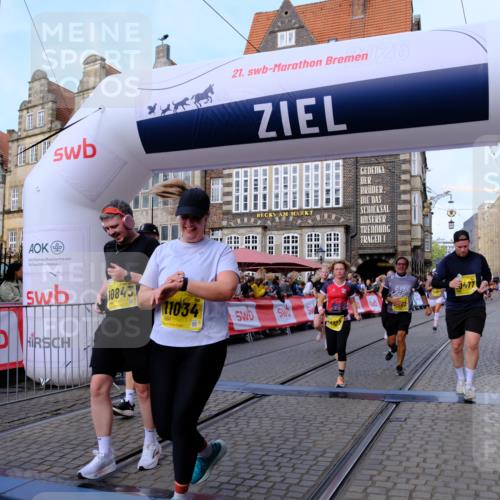13.09.2026 - 21. swb-Marathon Bremen Tim E. http://msf.ph/oto/10322278 13.09.2026 10:59:17 Ziel 10254, 10383, 10415, 10427, 10477, 10485, 10668, 10787, 10794, 10832, 10843, 10948, 11034, 11267, 11278, 11602, 11913, 12015, 12127, 12130, 12131, 12176, 12200, 12271, 12297, 12414 meine-sportfotos.de