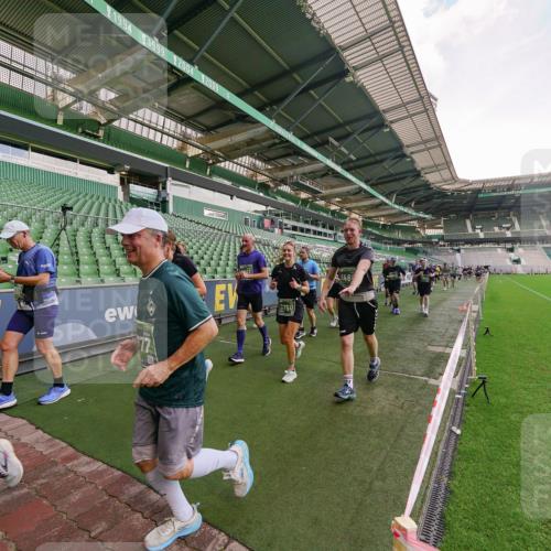 13.09.2026 - 21. swb-Marathon Bremen Michael Burmester http://msf.ph/oto/10322320 13.09.2026 13:23:24 Laufen im Stadion 137, 160, 182, 211, 324, 343, 434, 533, 571, 609, 708, 721, 739, 743, 892, 1157, 1178, 1259, 1273, 1331, 1471, 1597, 1598, 1657, 1669, 1691, 1746, 1788, 1883, 1944, 2213, 2252, 2286, 2290, 2433, 2445, 2465, 2475, 2495, 2503, 2504, 2526, 2619, 2632, 2660, 2685, 2711, 2768, 2776, 2936, 2964, 2968, 3252, 3282, 3288, 3289, 3292, 3312, 3347, 3351, 3364, 3395, 3423, 3447, 3505, 3530, 3559, 3682, 3727, 3770, 3784, 3819, 4020, 4054, 4231, 4406, 4407, 4431, 4466, 4467, 4584, 1506 meine-sportfotos.de
