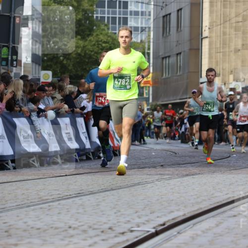 13.09.2026 - 21. swb-Marathon Bremen Strokosch-Dieckow http://msf.ph/oto/10322373 13.09.2026 13:09:36 Ziel 1034, 1241, 2291, 2909, 3197, 4895, 4898, 5111, 5383, 8759, 8830, 9789, 9866, 9904, 10044, 195, 567, 1723, 1975, 2750, 4782, 9241, 9277, 9804 meine-sportfotos.de
