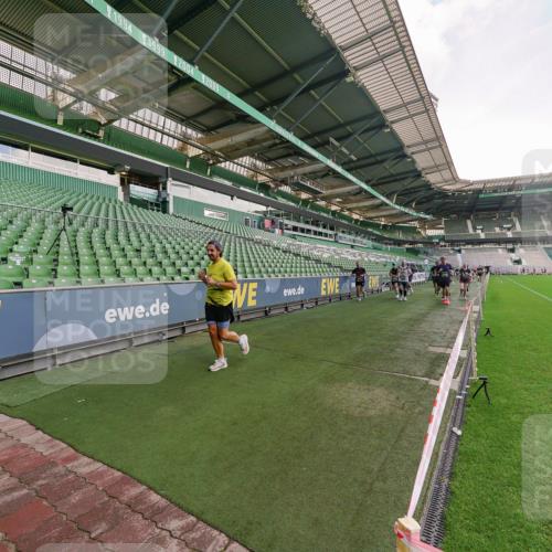 13.09.2026 - 21. swb-Marathon Bremen Michael Burmester http://msf.ph/oto/10322415 13.09.2026 13:23:34 Laufen im Stadion 137, 160, 182, 211, 324, 343, 434, 533, 548, 571, 609, 708, 721, 739, 743, 752, 892, 1157, 1178, 1259, 1273, 1331, 1471, 1597, 1598, 1657, 1669, 1691, 1746, 1788, 1883, 1944, 2213, 2252, 2286, 2290, 2433, 2445, 2465, 2475, 2483, 2495, 2503, 2504, 2526, 2571, 2619, 2685, 2711, 2768, 2776, 2936, 2968, 3252, 3282, 3288, 3289, 3292, 3312, 3347, 3351, 3364, 3395, 3423, 3447, 3505, 3530, 3559, 3727, 3770, 3784, 3819, 4020, 4054, 4231, 4406, 4407, 4431, 4466, 4467, 4584, 1506 meine-sportfotos.de