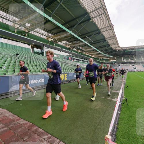 13.09.2026 - 21. swb-Marathon Bremen Michael Burmester http://msf.ph/oto/10322434 13.09.2026 13:23:39 Laufen im Stadion 137, 160, 182, 211, 324, 434, 533, 548, 571, 609, 708, 721, 739, 743, 752, 892, 1157, 1178, 1259, 1273, 1331, 1471, 1597, 1598, 1657, 1691, 1746, 1788, 1883, 1944, 2095, 2213, 2252, 2286, 2312, 2323, 2433, 2445, 2465, 2475, 2483, 2495, 2503, 2504, 2526, 2571, 2619, 2685, 2711, 2768, 2776, 2936, 2968, 3252, 3282, 3288, 3289, 3292, 3312, 3347, 3351, 3364, 3381, 3395, 3423, 3447, 3505, 3530, 3559, 3727, 3770, 3784, 3819, 4020, 4054, 4231, 4406, 4407, 4431, 4466, 4467, 4584 meine-sportfotos.de