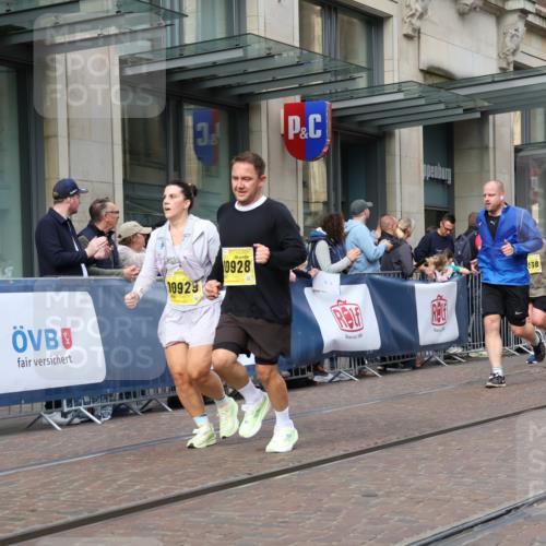 13.09.2026 - 21. swb-Marathon Bremen Strokosch-Dieckow http://msf.ph/oto/10322455 13.09.2026 10:59:34 Ziel 10175, 10236, 10355, 10669, 10691, 10867, 10928, 10929, 11054, 11056, 11071, 11089, 11158, 11159, 11160, 11194, 11250, 11259, 11419, 11427, 11445, 11453, 11501, 11528, 11637, 11803, 11879, 11904, 12123, 12138, 12238, 12239, 12242, 12243, 12274, 12388, 12480, 10147, 10377, 10492, 10745, 10922, 11086, 11125, 11151, 11207, 11301, 11302, 11500, 11519, 11594, 11873, 12267, 12295, 12481, 12537, 12541 meine-sportfotos.de