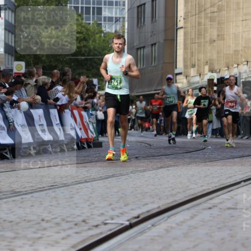 13.09.2026 - 21. swb-Marathon Bremen Strokosch-Dieckow http://msf.ph/oto/10322462 13.09.2026 13:09:38 Ziel 1034, 1241, 2291, 2909, 3197, 4895, 4898, 5111, 5383, 8759, 8830, 9789, 9866, 9904, 10044, 195, 567, 1723, 1975, 2750, 4782, 8835, 9241, 9277, 9804 meine-sportfotos.de