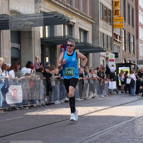 13.09.2026 - 21. swb-Marathon Bremen Strokosch-Dieckow http://msf.ph/oto/10322495 13.09.2026 13:18:38 Ziel 307, 2007, 4120, 4857, 4916, 5277, 6310, 6787, 7104, 7154, 7163, 7602, 7647, 7686, 7791, 9512, 13184, 465, 1146, 1419, 2055, 2324, 2948, 3631, 4120, 4413, 4642, 5307, 5460, 5867, 6293, 6294, 6787, 6818, 7245, 7491, 7731, 7954, 8404, 8540, 8743, 8872, 9019, 9275, 9327, 9833, 13150 meine-sportfotos.de