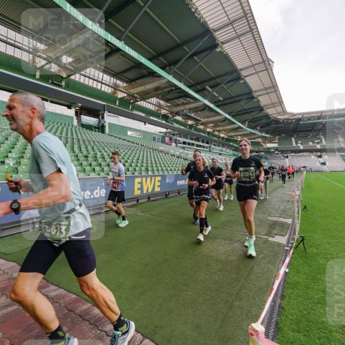 13.09.2026 - 21. swb-Marathon Bremen Michael Burmester http://msf.ph/oto/10322499 13.09.2026 13:23:46 Laufen im Stadion 137, 160, 182, 211, 324, 434, 533, 548, 571, 609, 708, 721, 739, 743, 752, 892, 1157, 1178, 1259, 1273, 1331, 1463, 1471, 1597, 1598, 1657, 1691, 1746, 1788, 1883, 1944, 2095, 2213, 2252, 2286, 2312, 2323, 2433, 2445, 2465, 2475, 2483, 2495, 2503, 2504, 2526, 2571, 2711, 2768, 2776, 2936, 2968, 3252, 3282, 3288, 3289, 3292, 3298, 3312, 3347, 3351, 3364, 3381, 3395, 3423, 3447, 3505, 3530, 3559, 3727, 3770, 3784, 3819, 4020, 4054, 4231, 4406, 4407, 4431, 4466, 4467, 4584 meine-sportfotos.de
