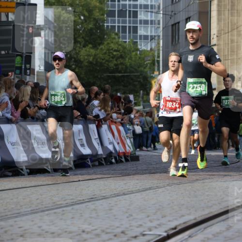 13.09.2026 - 21. swb-Marathon Bremen Strokosch-Dieckow http://msf.ph/oto/10322550 13.09.2026 13:09:44 Ziel 1034, 1241, 3197, 4895, 5111, 6652, 8759, 9789, 9866, 9904, 567, 1723, 1975, 2750, 8835, 9277, 9804 meine-sportfotos.de