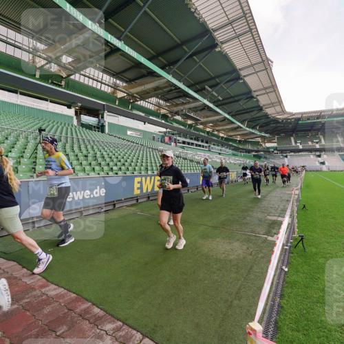 13.09.2026 - 21. swb-Marathon Bremen Michael Burmester http://msf.ph/oto/10322552 13.09.2026 13:23:50 Laufen im Stadion 137, 160, 182, 211, 324, 434, 533, 548, 571, 609, 708, 721, 723, 739, 743, 752, 892, 1157, 1178, 1259, 1273, 1331, 1463, 1471, 1597, 1598, 1691, 1746, 1788, 1883, 1944, 2095, 2211, 2213, 2252, 2286, 2312, 2323, 2433, 2445, 2465, 2475, 2483, 2495, 2497, 2503, 2504, 2526, 2571, 2768, 2776, 2936, 2968, 3252, 3282, 3288, 3289, 3292, 3298, 3312, 3347, 3364, 3381, 3395, 3423, 3447, 3505, 3530, 3559, 3727, 3770, 3819, 4020, 4054, 4231, 4406, 4407, 4431, 4466, 4467, 4584 meine-sportfotos.de