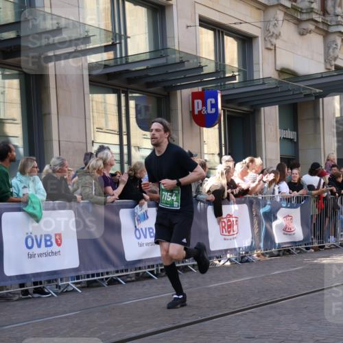 13.09.2026 - 21. swb-Marathon Bremen Strokosch-Dieckow http://msf.ph/oto/10322573 13.09.2026 13:18:44 Ziel 189, 307, 666, 2007, 2390, 4819, 4857, 4916, 5172, 5277, 6137, 6310, 7154, 7602, 7647, 7686, 7791, 9512, 13184, 465, 2055, 2324, 2948, 3631, 4120, 4413, 4642, 5307, 5867, 6293, 6294, 6787, 6818, 7104, 7163, 7245, 7731, 8404, 8540, 8743, 8872, 9019, 9275, 9327, 9833 meine-sportfotos.de