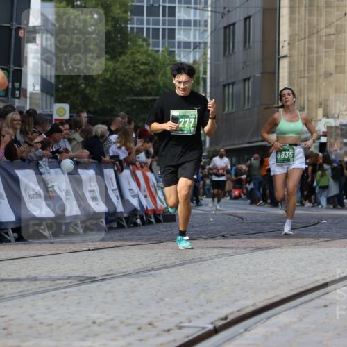 13.09.2026 - 21. swb-Marathon Bremen Strokosch-Dieckow http://msf.ph/oto/10322637 13.09.2026 13:09:47 Ziel 1034, 3197, 4473, 4895, 5111, 6652, 8759, 9789, 9866, 538, 567, 1723, 1975, 2020, 4781, 5627, 8835, 9277, 9804, 9817 meine-sportfotos.de