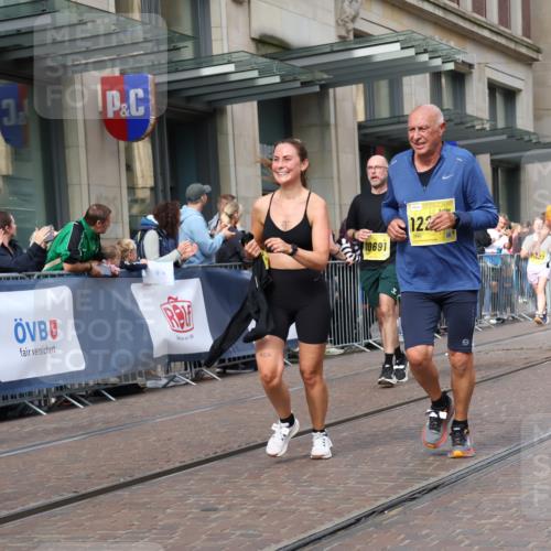 13.09.2026 - 21. swb-Marathon Bremen Strokosch-Dieckow http://msf.ph/oto/10322732 13.09.2026 10:59:41 Ziel 10175, 10236, 10691, 10758, 10867, 11054, 11056, 11071, 11089, 11158, 11159, 11160, 11250, 11259, 11427, 11445, 11453, 11524, 11525, 11528, 11587, 11588, 11589, 11637, 11803, 11879, 11904, 11907, 12123, 12238, 12239, 12242, 12243, 12274, 12388, 12480, 10147, 10355, 10377, 10669, 10745, 10922, 10928, 10929, 11151, 11194, 11207, 11419, 11501, 11519, 11594, 11873, 12138, 12267, 12295, 12481 meine-sportfotos.de