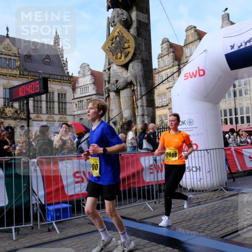13.09.2026 - 21. swb-Marathon Bremen Tim E. http://msf.ph/oto/10322750 13.09.2026 10:59:26 Ziel 10383, 10415, 10427, 10477, 10492, 10668, 10843, 11034, 11086, 11125, 11301, 11302, 11500, 11602, 11913, 12015, 12118, 12127, 12131, 12200, 12271, 12297, 12541 meine-sportfotos.de