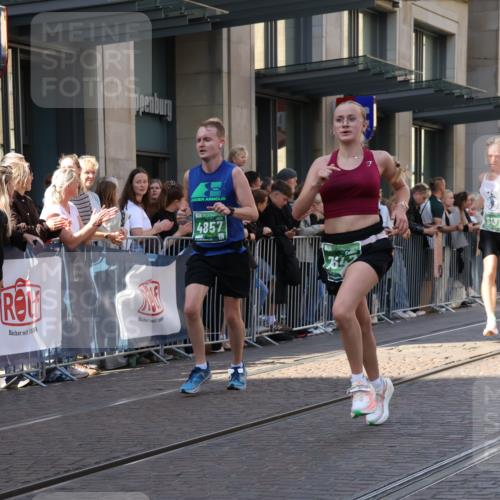 13.09.2026 - 21. swb-Marathon Bremen Strokosch-Dieckow http://msf.ph/oto/10322804 13.09.2026 13:18:49 Ziel 189, 666, 1599, 2007, 2390, 2423, 2535, 3508, 4819, 4857, 4916, 5172, 6008, 6137, 6310, 6633, 7154, 7647, 7686, 7754, 7791, 9512, 9552, 9805, 13184, 307, 465, 2324, 2948, 3631, 4120, 4413, 4642, 5277, 5867, 6787, 6818, 7104, 7163, 7245, 7602, 7731, 8404, 8540, 8743, 8872, 9019, 9275, 9327, 9833 meine-sportfotos.de