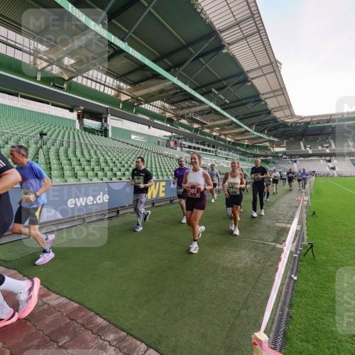13.09.2026 - 21. swb-Marathon Bremen Michael Burmester http://msf.ph/oto/10322905 13.09.2026 13:24:26 Laufen im Stadion 137, 182, 213, 294, 324, 434, 505, 533, 548, 609, 708, 721, 723, 739, 743, 752, 892, 1273, 1331, 1463, 1471, 1491, 1504, 1515, 1597, 1598, 1746, 1830, 1944, 2095, 2211, 2252, 2267, 2271, 2286, 2312, 2323, 2354, 2433, 2445, 2465, 2475, 2483, 2495, 2497, 2503, 2506, 2554, 2571, 2644, 2768, 2776, 2833, 2896, 2936, 2968, 3005, 3142, 3211, 3252, 3282, 3288, 3289, 3292, 3298, 3306, 3312, 3347, 3364, 3381, 3390, 3395, 3423, 3447, 3559, 3727, 3770, 3819, 4231, 4466, 4467 meine-sportfotos.de