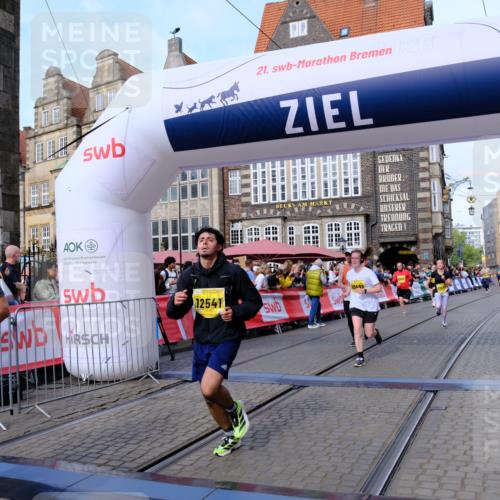 13.09.2026 - 21. swb-Marathon Bremen Tim E. http://msf.ph/oto/10322918 13.09.2026 10:59:33 Ziel 10377, 10415, 10492, 10668, 11086, 11125, 11301, 11302, 11500, 11873, 11913, 12118, 12200, 12267, 12537, 12541 meine-sportfotos.de
