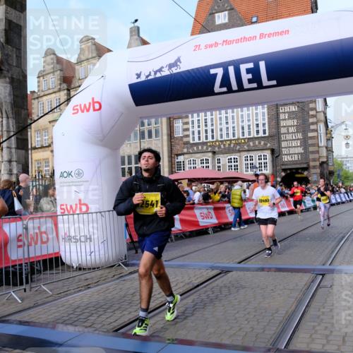 13.09.2026 - 21. swb-Marathon Bremen Tim E. http://msf.ph/oto/10322934 13.09.2026 10:59:33 Ziel 10377, 10415, 10492, 10668, 11086, 11125, 11301, 11302, 11500, 11873, 11913, 12118, 12200, 12267, 12537, 12541 meine-sportfotos.de