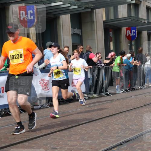 13.09.2026 - 21. swb-Marathon Bremen Strokosch-Dieckow http://msf.ph/oto/10322946 13.09.2026 10:59:44 Ziel 10175, 10236, 10691, 10758, 10867, 11054, 11071, 11158, 11159, 11160, 11250, 11259, 11427, 11445, 11453, 11524, 11525, 11528, 11587, 11588, 11589, 11637, 11879, 11904, 11907, 12123, 12238, 12239, 12242, 12243, 12274, 12352, 12388, 10147, 10236, 10355, 10377, 10669, 10745, 10922, 10928, 10929, 11056, 11089, 11151, 11194, 11207, 11419, 11501, 11519, 11594, 11803, 11873, 12138, 12295, 12481 meine-sportfotos.de