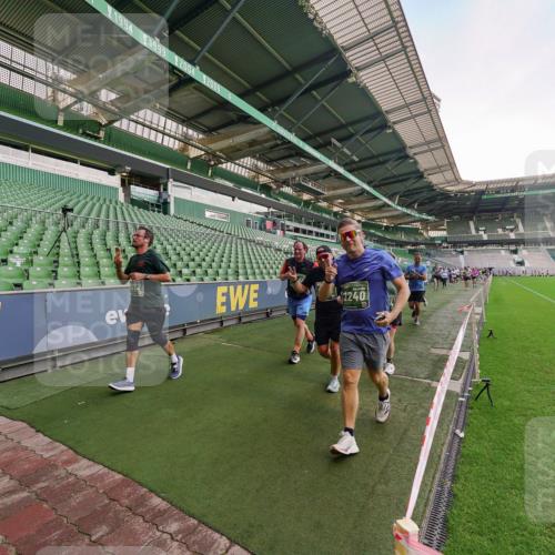 13.09.2026 - 21. swb-Marathon Bremen Michael Burmester http://msf.ph/oto/10322978 13.09.2026 13:24:33 Laufen im Stadion 137, 182, 213, 294, 324, 434, 505, 533, 548, 708, 721, 723, 739, 743, 752, 815, 818, 1273, 1331, 1463, 1471, 1491, 1504, 1515, 1561, 1597, 1598, 1830, 1944, 2059, 2095, 2211, 2252, 2267, 2271, 2286, 2312, 2323, 2354, 2445, 2465, 2483, 2495, 2497, 2503, 2506, 2554, 2571, 2644, 2752, 2768, 2776, 2833, 2896, 2936, 2968, 3005, 3142, 3211, 3259, 3282, 3288, 3289, 3292, 3298, 3306, 3312, 3329, 3364, 3381, 3390, 3395, 3423, 3447, 3559, 3727, 3770, 3819, 4466, 4467 meine-sportfotos.de
