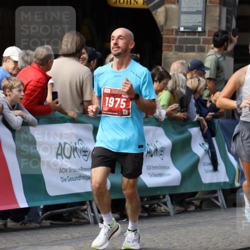 13.09.2026 - 21. swb-Marathon Bremen Strokosch-Dieckow http://msf.ph/oto/10323039 13.09.2026 13:10:15 Ziel 538, 567, 623, 1723, 1975, 2020, 2750, 4781, 5627, 8835, 9277, 9804, 9817, 604, 640, 1277, 3959, 5532, 7881, 8033, 8064, 8709 meine-sportfotos.de