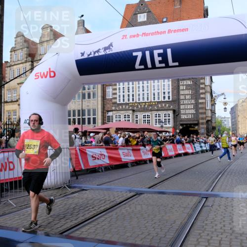 13.09.2026 - 21. swb-Marathon Bremen Tim E. http://msf.ph/oto/10323097 13.09.2026 10:59:36 Ziel 10377, 10492, 10668, 10922, 11086, 11125, 11301, 11302, 11500, 11873, 12118, 12200, 12267, 12537, 12541 meine-sportfotos.de