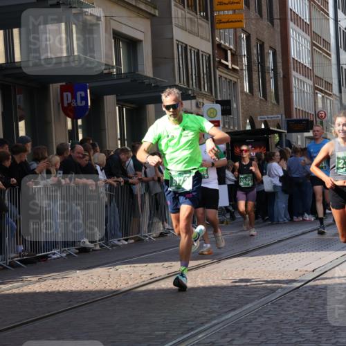 13.09.2026 - 21. swb-Marathon Bremen Strokosch-Dieckow http://msf.ph/oto/10323104 13.09.2026 13:18:55 Ziel 189, 666, 1599, 2007, 2390, 2423, 2535, 3182, 3508, 4319, 4819, 4857, 5172, 5371, 6008, 6137, 6633, 7154, 7647, 7686, 7754, 9512, 9552, 9638, 9805, 307, 465, 2324, 2948, 3631, 4120, 4413, 4642, 4916, 5277, 5867, 6310, 6787, 7104, 7154, 7163, 7602, 7791, 8540, 8743, 9327, 9833, 13184 meine-sportfotos.de