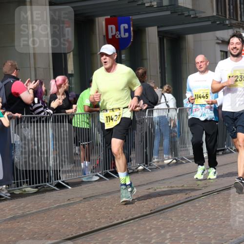 13.09.2026 - 21. swb-Marathon Bremen Strokosch-Dieckow http://msf.ph/oto/10323150 13.09.2026 10:59:48 Ziel 10175, 10691, 10758, 10810, 10867, 11016, 11071, 11158, 11159, 11160, 11250, 11259, 11427, 11445, 11453, 11524, 11525, 11528, 11547, 11587, 11588, 11589, 11623, 11637, 11879, 11904, 11907, 12123, 12190, 12238, 12239, 12274, 12352, 12388, 10147, 10236, 10355, 10669, 10691, 10745, 10928, 10929, 11054, 11056, 11089, 11151, 11194, 11207, 11419, 11501, 11519, 11594, 11803, 11904, 12138, 12242, 12243, 12295, 12481 meine-sportfotos.de