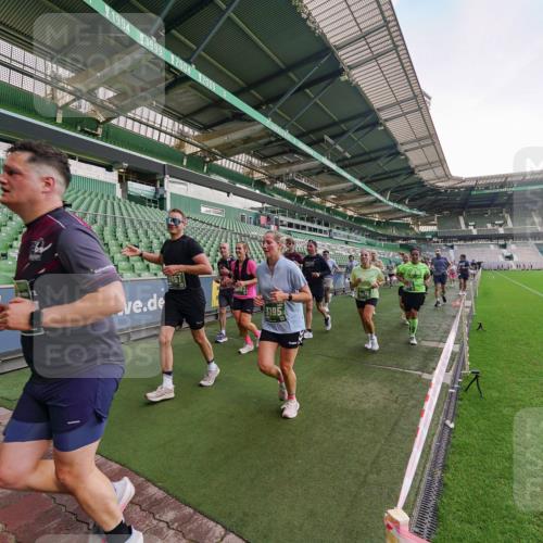 13.09.2026 - 21. swb-Marathon Bremen Michael Burmester http://msf.ph/oto/10323191 13.09.2026 13:24:56 Laufen im Stadion 137, 182, 213, 294, 324, 434, 505, 543, 548, 721, 723, 739, 743, 752, 815, 818, 966, 1273, 1410, 1443, 1459, 1463, 1471, 1491, 1504, 1515, 1561, 1597, 1598, 1830, 1944, 1953, 2058, 2059, 2095, 2211, 2252, 2267, 2271, 2286, 2298, 2308, 2312, 2323, 2354, 2445, 2465, 2483, 2495, 2497, 2503, 2506, 2554, 2571, 2591, 2644, 2752, 2762, 2768, 2776, 2833, 2878, 2896, 2936, 2968, 2981, 3005, 3142, 3211, 3259, 3282, 3288, 3289, 3292, 3298, 3306, 3312, 3329, 3364, 3381, 3390, 3395 meine-sportfotos.de