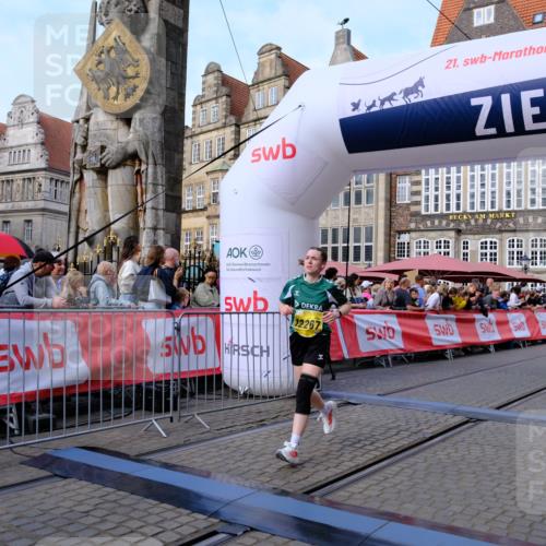 13.09.2026 - 21. swb-Marathon Bremen Tim E. http://msf.ph/oto/10323213 13.09.2026 10:59:38 Ziel 10377, 10492, 10922, 11086, 11125, 11151, 11301, 11302, 11500, 11873, 12118, 12267, 12295, 12537, 12541 meine-sportfotos.de