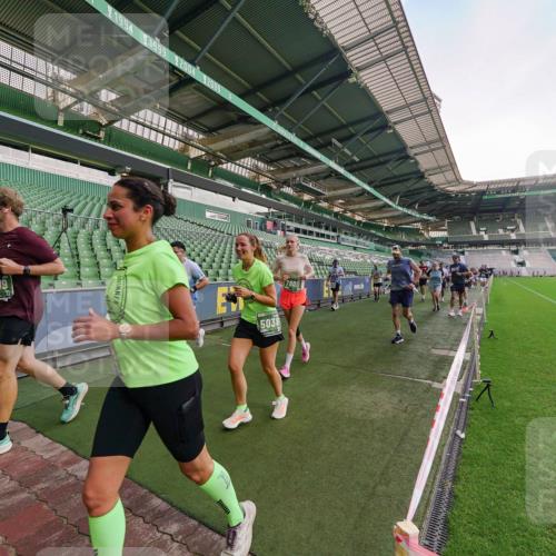13.09.2026 - 21. swb-Marathon Bremen Michael Burmester http://msf.ph/oto/10323228 13.09.2026 13:24:58 Laufen im Stadion 137, 182, 213, 294, 324, 434, 505, 543, 548, 721, 723, 739, 743, 752, 815, 818, 966, 1273, 1410, 1443, 1459, 1463, 1471, 1491, 1504, 1515, 1561, 1597, 1598, 1830, 1944, 1953, 2058, 2059, 2095, 2211, 2252, 2267, 2271, 2286, 2298, 2308, 2312, 2323, 2354, 2445, 2465, 2483, 2495, 2497, 2503, 2506, 2554, 2571, 2591, 2644, 2752, 2762, 2768, 2776, 2833, 2878, 2896, 2936, 2968, 2981, 3005, 3142, 3211, 3259, 3282, 3288, 3289, 3298, 3306, 3312, 3329, 3364, 3381, 3390, 3395 meine-sportfotos.de