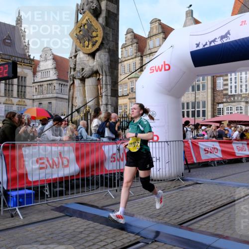 13.09.2026 - 21. swb-Marathon Bremen Tim E. http://msf.ph/oto/10323254 13.09.2026 10:59:38 Ziel 10377, 10492, 10922, 11086, 11125, 11151, 11301, 11302, 11500, 11873, 12118, 12267, 12295, 12537, 12541 meine-sportfotos.de