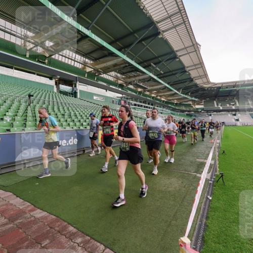 13.09.2026 - 21. swb-Marathon Bremen Michael Burmester http://msf.ph/oto/10323285 13.09.2026 13:25:03 Laufen im Stadion 137, 182, 213, 294, 324, 505, 530, 543, 548, 645, 721, 723, 739, 743, 752, 815, 818, 966, 1273, 1410, 1443, 1459, 1463, 1471, 1491, 1504, 1515, 1561, 1597, 1598, 1744, 1828, 1830, 1944, 1953, 2058, 2059, 2095, 2211, 2252, 2267, 2271, 2286, 2298, 2308, 2312, 2323, 2354, 2445, 2465, 2483, 2495, 2497, 2503, 2506, 2554, 2571, 2591, 2644, 2752, 2762, 2768, 2776, 2833, 2878, 2896, 2936, 2981, 3005, 3142, 3211, 3259, 3288, 3289, 3298, 3306, 3312, 3329, 3364, 3381, 3390 meine-sportfotos.de