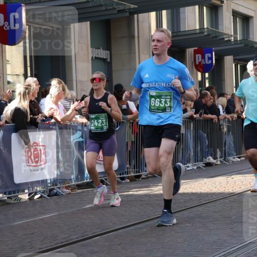 13.09.2026 - 21. swb-Marathon Bremen Strokosch-Dieckow http://msf.ph/oto/10323323 13.09.2026 13:18:59 Ziel 189, 666, 1599, 2007, 2390, 2423, 2535, 3182, 3508, 4319, 4455, 4819, 4857, 5172, 5371, 6008, 6137, 6633, 7686, 7754, 7945, 8153, 9552, 9638, 9805, 307, 2948, 3631, 4120, 4916, 5277, 5867, 6310, 6787, 7104, 7154, 7163, 7602, 7647, 7791, 8743, 9327, 9512, 9833, 13184 meine-sportfotos.de