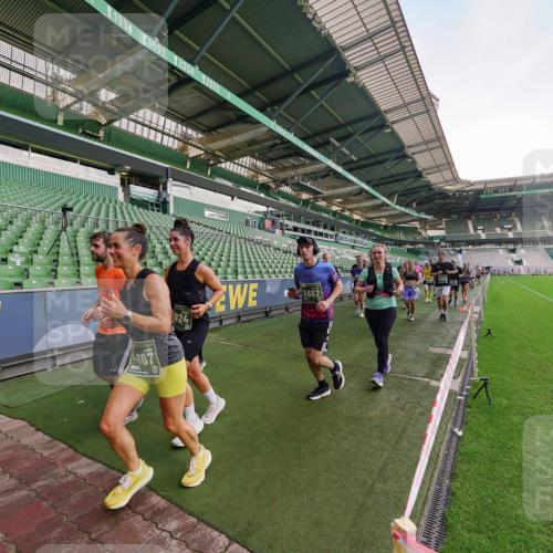 13.09.2026 - 21. swb-Marathon Bremen Michael Burmester http://msf.ph/oto/10323327 13.09.2026 13:25:07 Laufen im Stadion 137, 182, 213, 294, 324, 505, 530, 543, 548, 645, 721, 723, 739, 743, 752, 815, 818, 966, 1273, 1410, 1443, 1459, 1463, 1471, 1487, 1491, 1504, 1515, 1561, 1597, 1598, 1744, 1828, 1830, 1944, 1953, 2058, 2059, 2095, 2211, 2252, 2267, 2271, 2286, 2298, 2308, 2312, 2323, 2354, 2445, 2465, 2483, 2497, 2503, 2506, 2554, 2571, 2591, 2644, 2752, 2762, 2768, 2776, 2833, 2878, 2896, 2981, 3005, 3062, 3097, 3142, 3172, 3211, 3259, 3288, 3289, 3298, 3306, 3312, 3329, 3364, 3381, 3390 meine-sportfotos.de