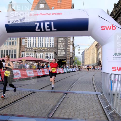 13.09.2026 - 21. swb-Marathon Bremen Tim E. http://msf.ph/oto/10323529 13.09.2026 10:59:49 Ziel 10147, 10377, 10745, 10922, 11151, 11207, 11519, 11594, 11873, 12267, 12295, 12481, 12527 meine-sportfotos.de